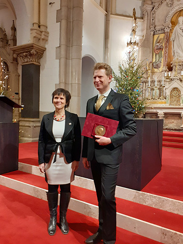 Gyurkó Csilla jogörökös és Pad Zoltán karnagy a 2022-es Lajtha-díj átadása után, a Jézus Szíve Templomban