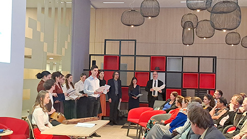 Az �nekes �s hangszeres k�zreműk�dők meg is sz�laltatt�k a Lajtha-csoport gyűjt�seit
